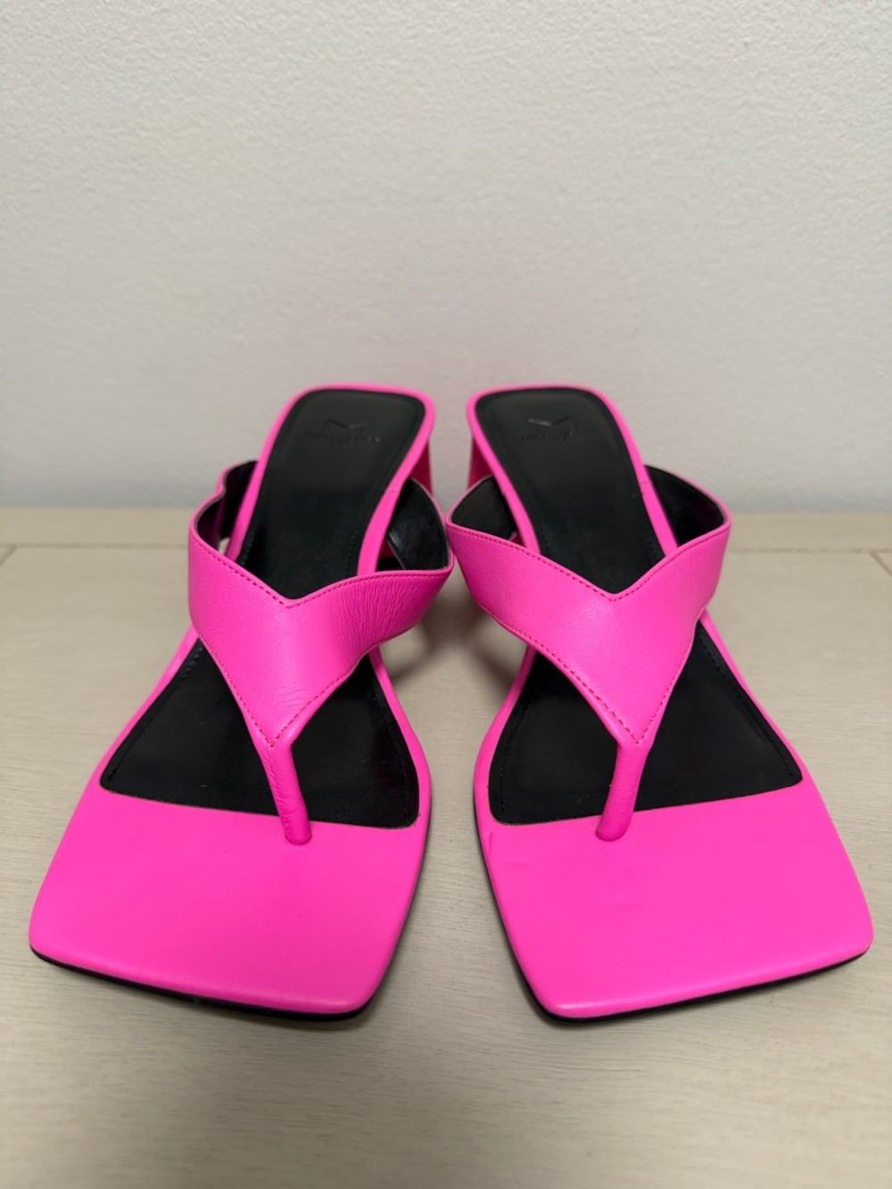 Hot Pink Leather Block Heel Thong Sandals Marc Fisher LTD Cadence - Size 7 GUC